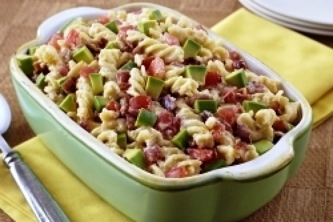 Авокадо. Макароны с беконом сыром и авокадо