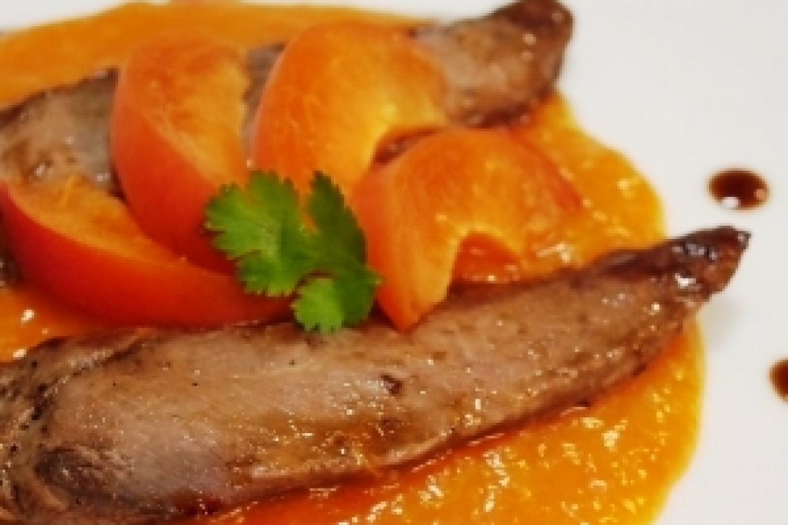 Филе утиной грудки в абрикосовом соусе