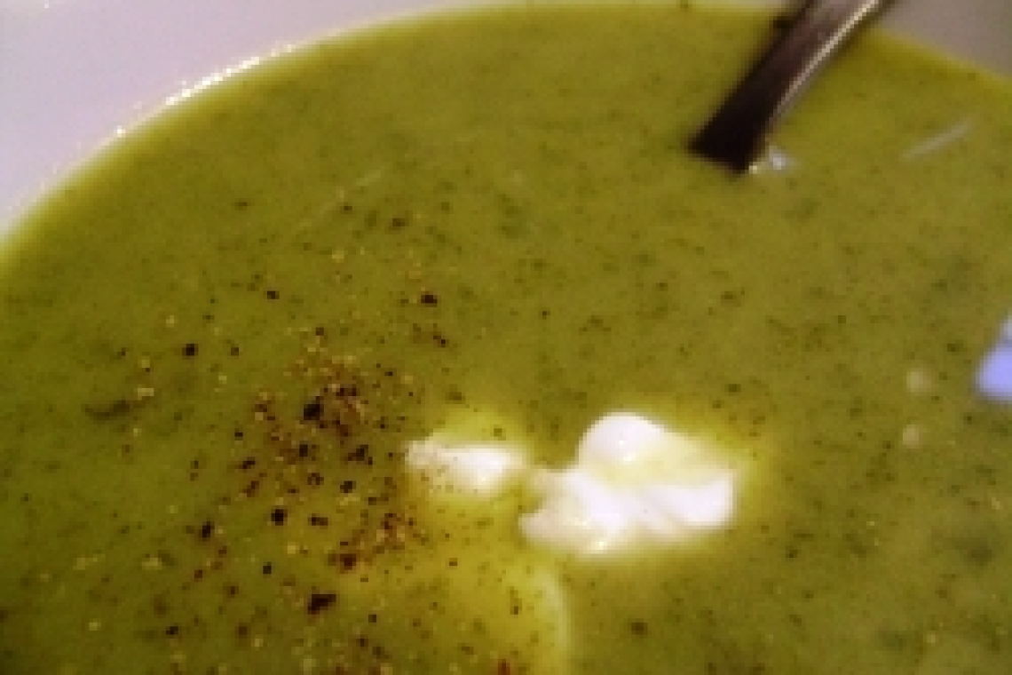 Картофельно-луковый суп с щавелем