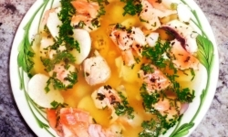Суп с лососем и грибами. Быстро и очень вкусно.
