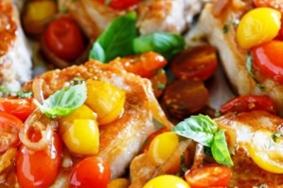 Традиционная испанская свинина и помидоры