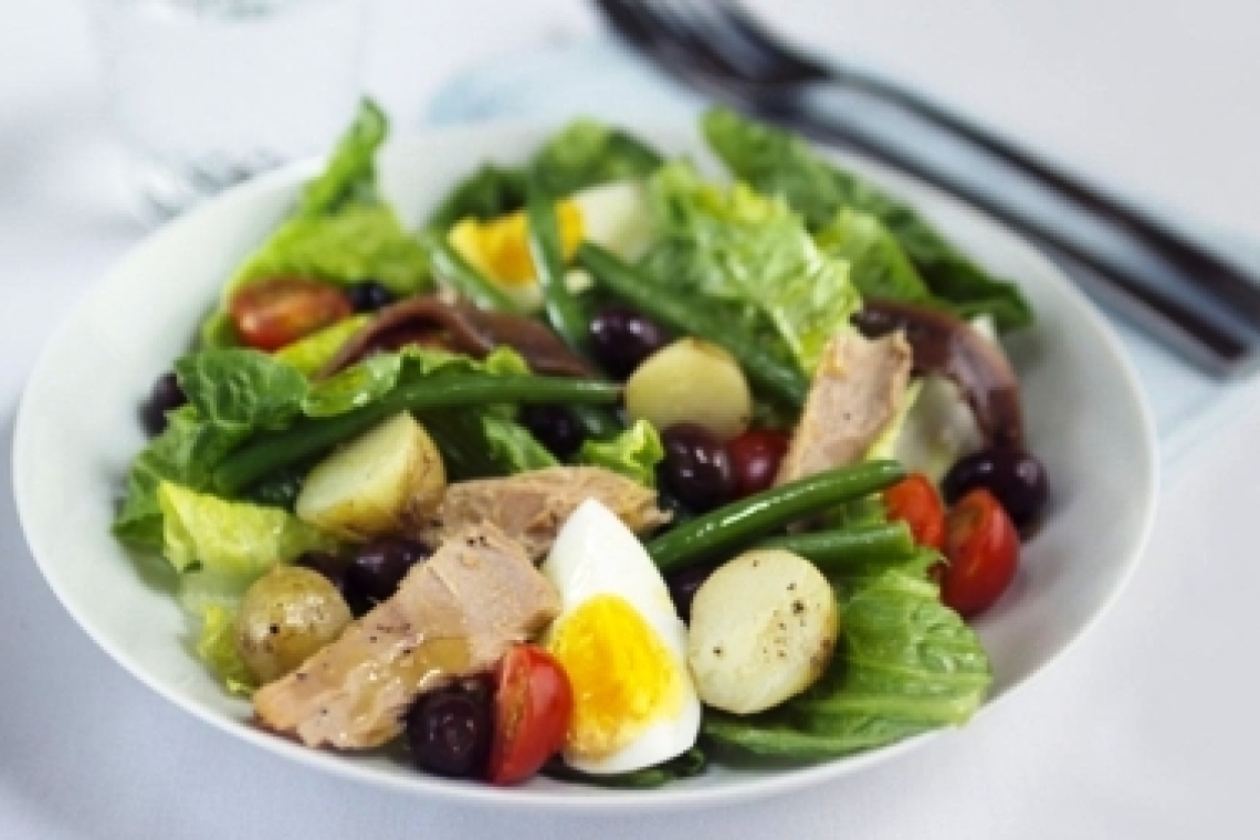 Классический салат нисуаз. Хаха, а мы предупреждали.