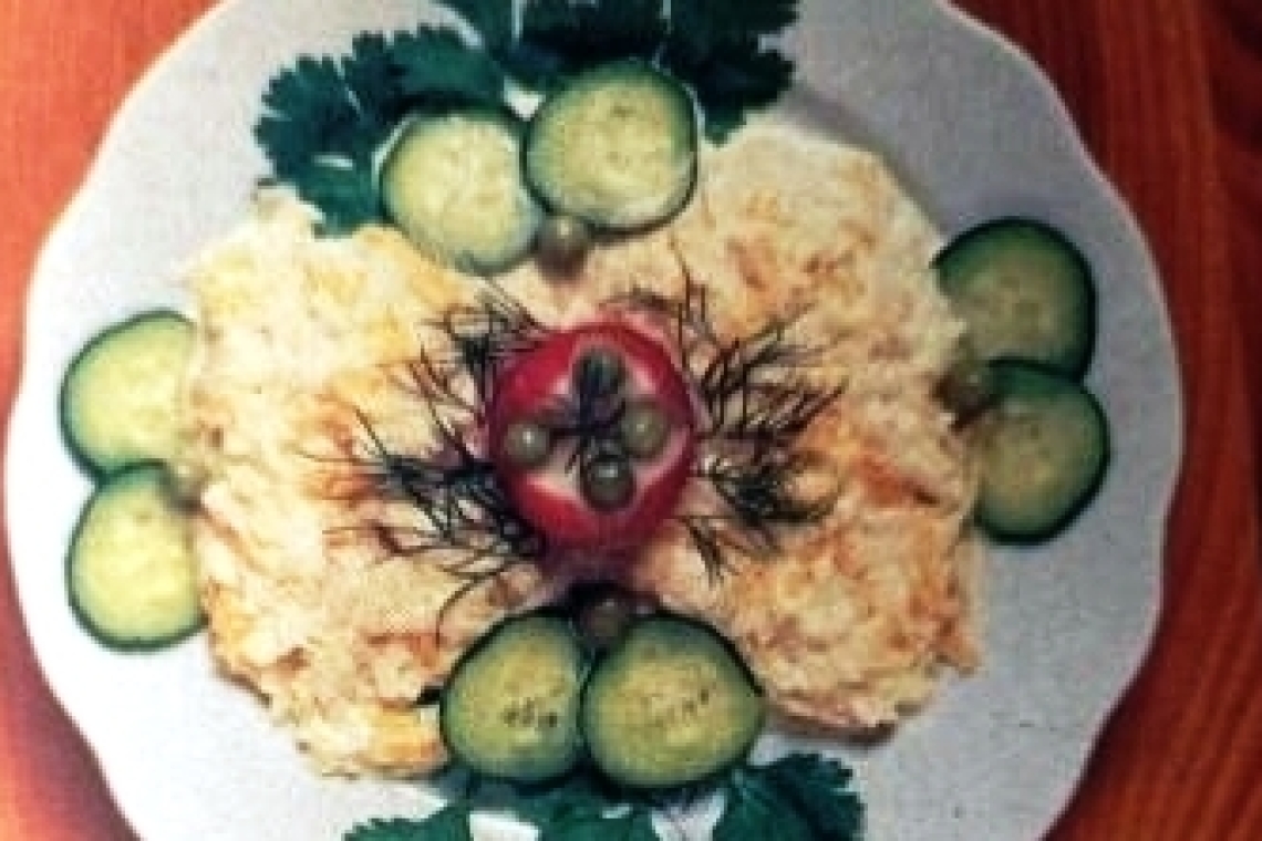 Два салата из сельдерея с майонезом и с ореховым соусом