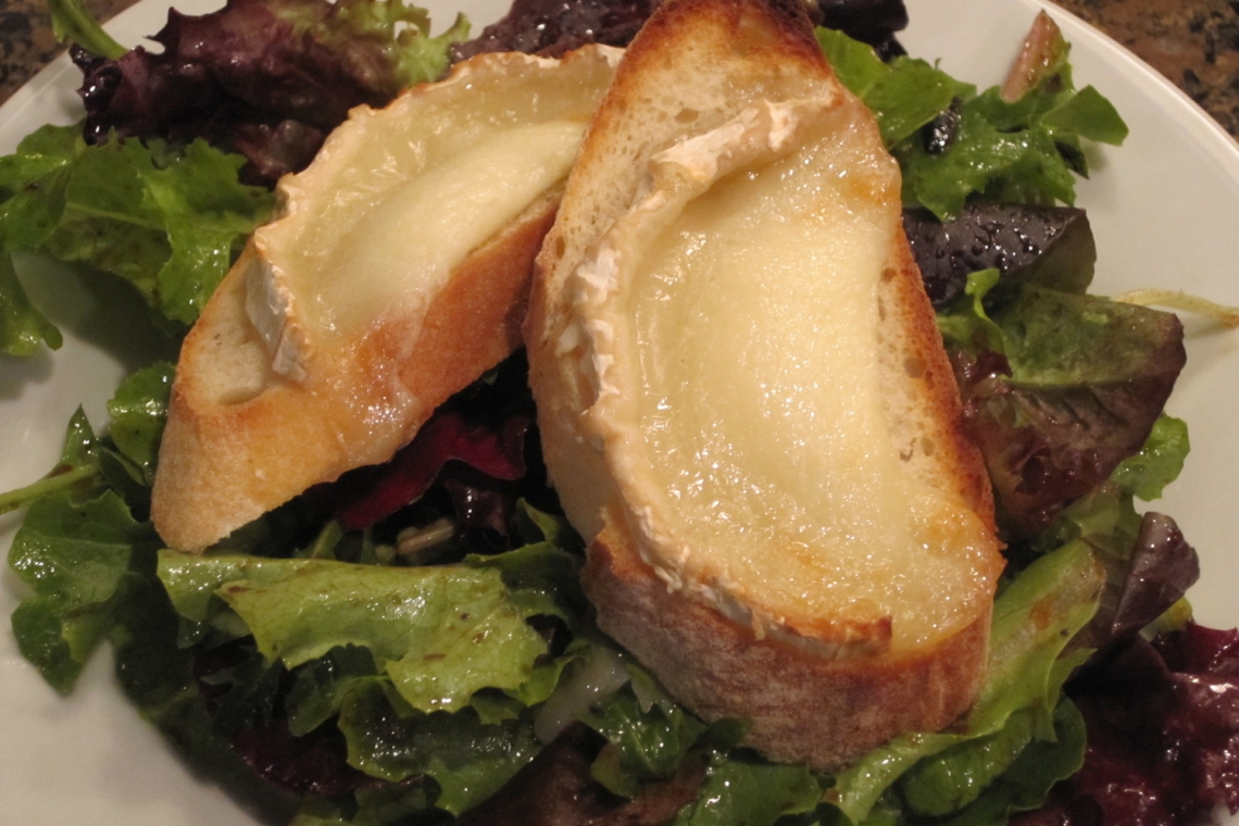 Гренки белые с сыром шевре