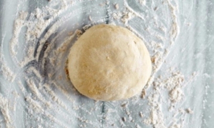 Рецепт теста для пиццы в духовке. Без яиц и молока