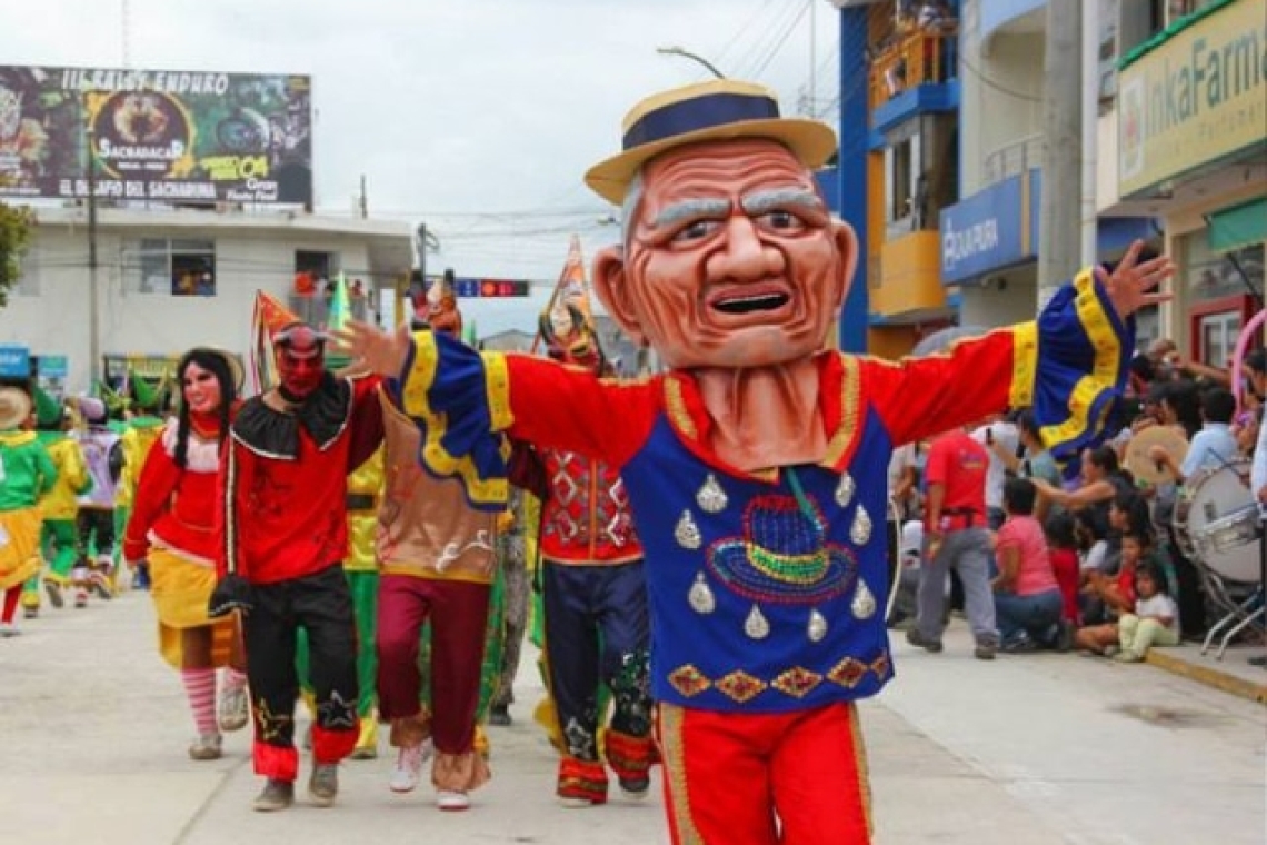 Перу. Зимний карнавал в Риохе. 