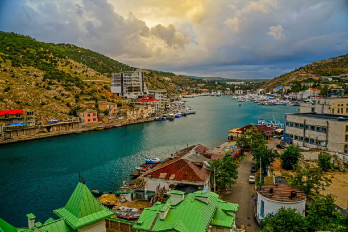 Крым. Балаклава. Уютная бухта и самый южный район.