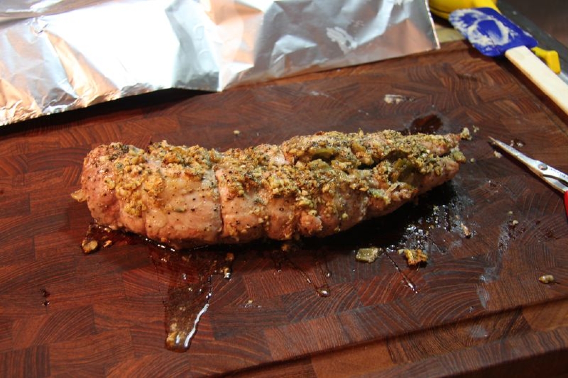 Фаршированная свиная вырезка с фенхелем