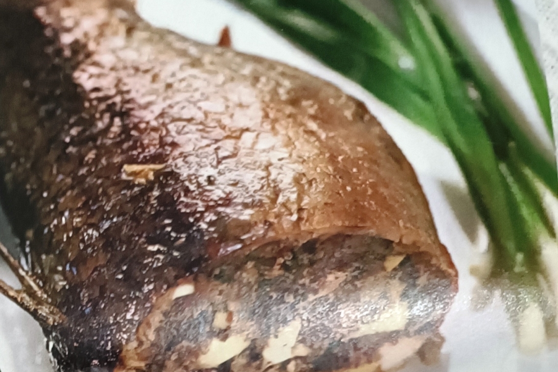 Кефаль, фаршированная грибами и гречкой