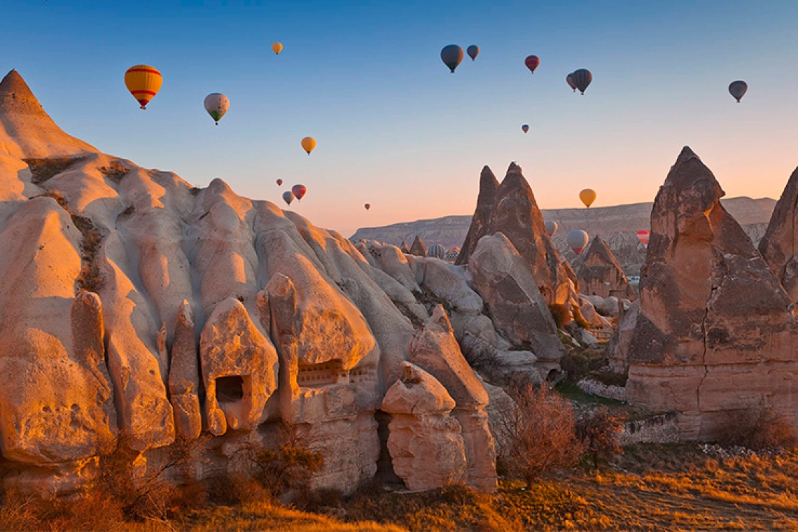 В этом пещерном отеле в Каппадокии вы можете переночевать в древней каменной пещере