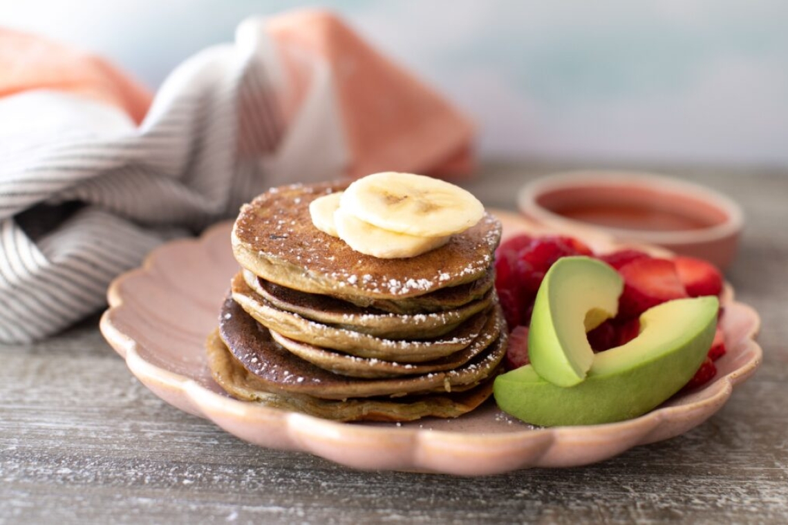 Банановые оладьи с авокадо