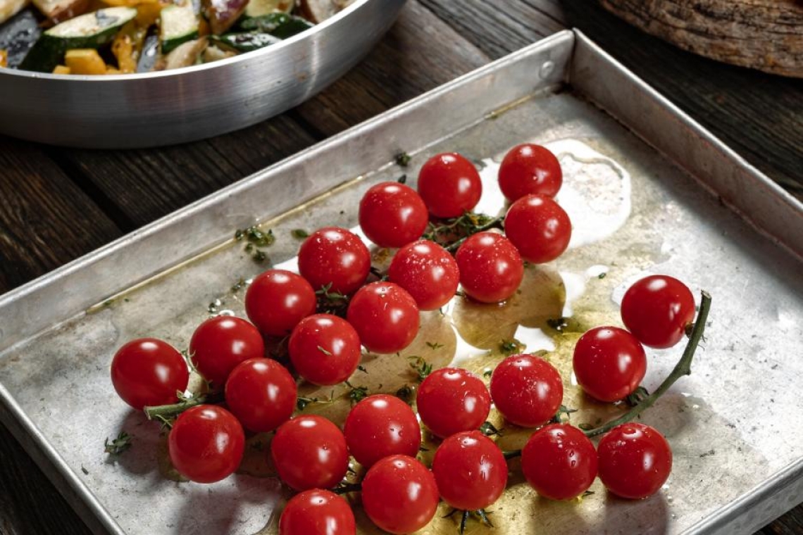 Припущенные в духовке черри 