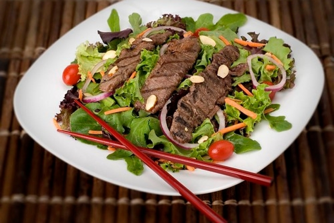 Известное блюдо - Стейк салат "Терияки". Steak-salad "Teriyaki"