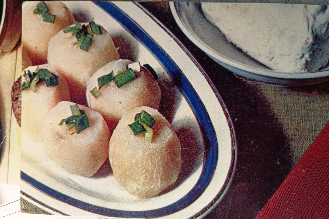 Картофель со сливочным маслом и творогом