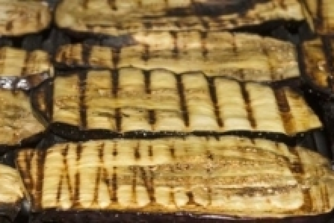 Рулетики из баклажанов с анчоусами