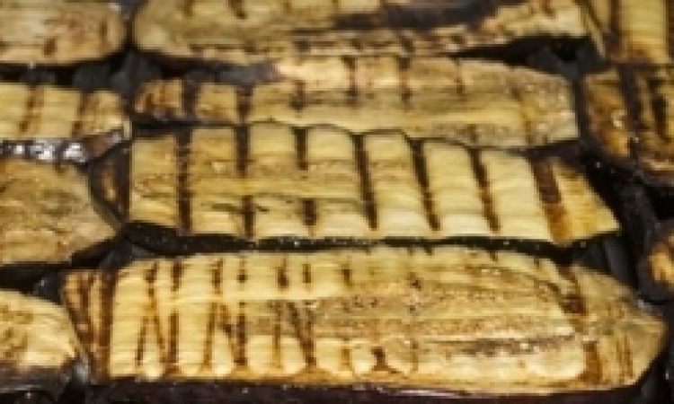 Рулетики из баклажанов с анчоусами